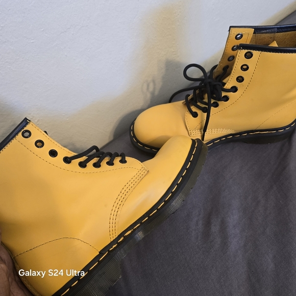 Dr. Martens 1460 Smooth Leather Lace Up Bright Yellow Combat Boots Size 9 - Picture 3 of 6